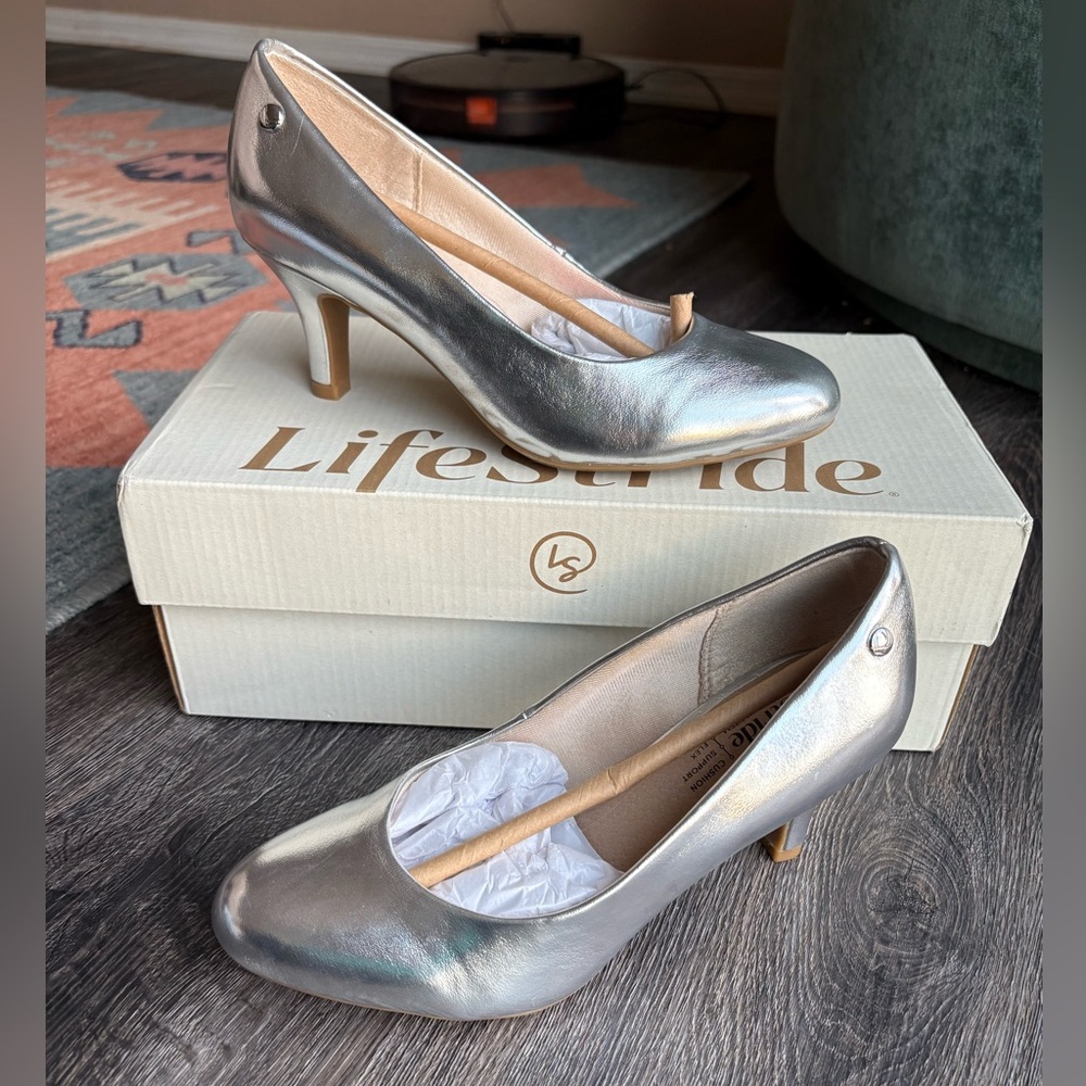 NWB LifeStride Parigi Pumps